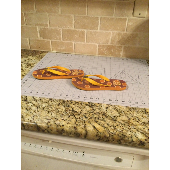 Women's Tory Burch Flip Flops Brown & Yellow Size Unknown 9/10 - Picture 2 of 4